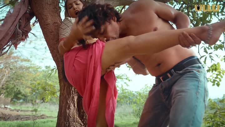 Screenshot Of Bade Achhe Lagte Hai (2025) Hindi Season 01 Part 01 ULLU WEB Series