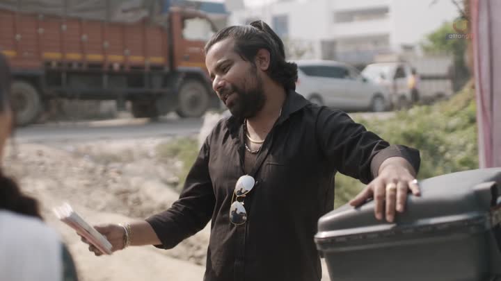 Screenshot Of Sabse Bada Rupaiya (2025) Hindi Season 01 Part 1 Atrangii WEB Series
